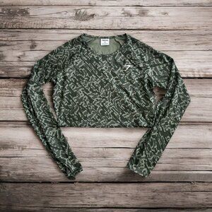 GYMSHARK Camo Long Sleeve Crop Top Size Medium